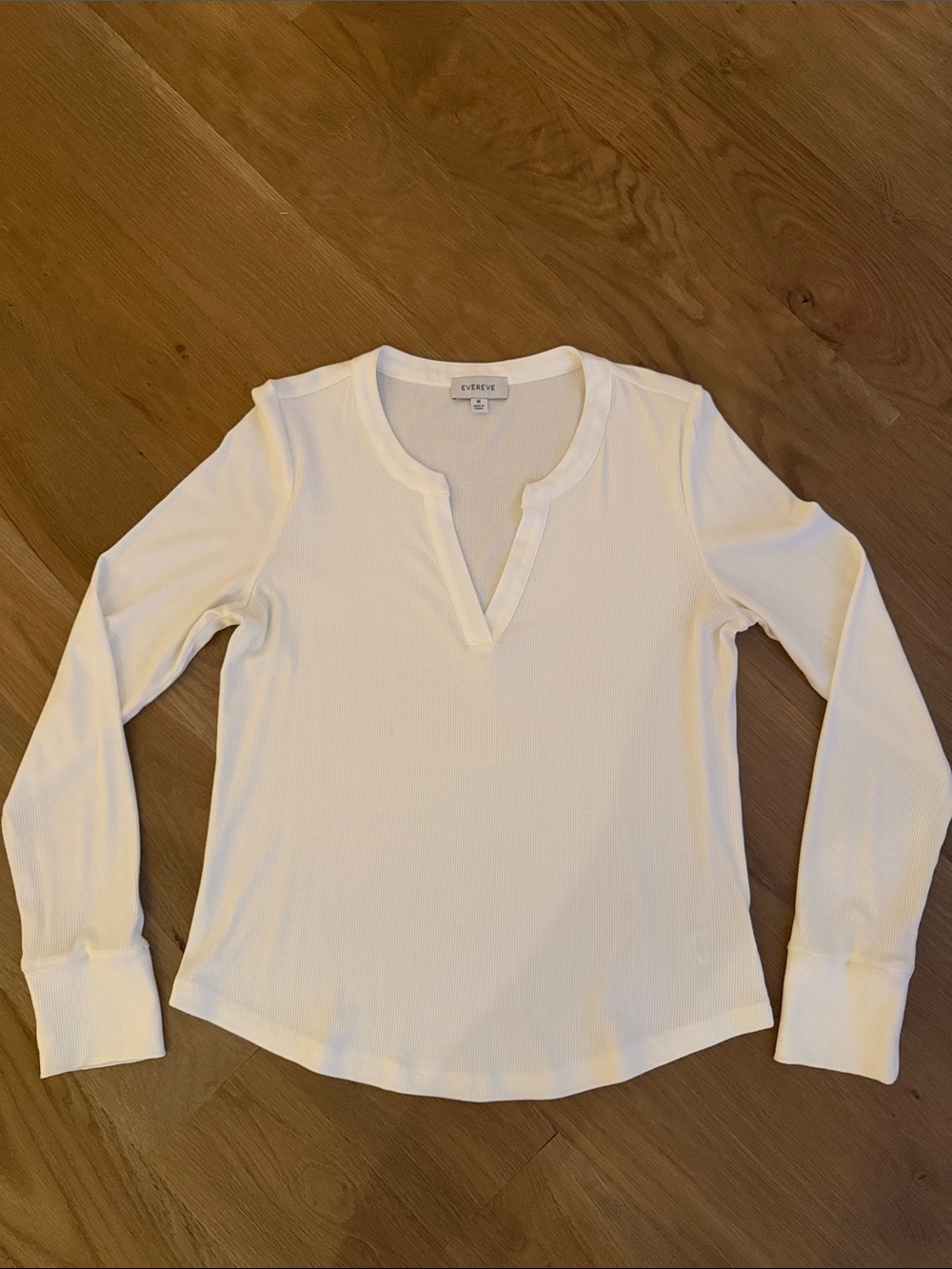 Evereve White Split V-Neck Long Sleeve Top